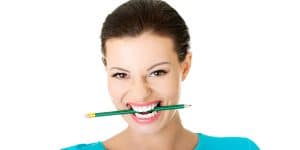 esercizi di dizione: matita tra i denti